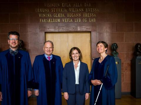 Frá doktorsvörn Laufey Löve frá vinstri: : frá vinstri Stefán Hrafn Jónsson, sviðsforseti Félagsvísindasviðs, Ingólfur Ásgeir Jóhannesson andmælandi, doktor Laufey Elísabet Löve, Anna Lawson andmælandi.